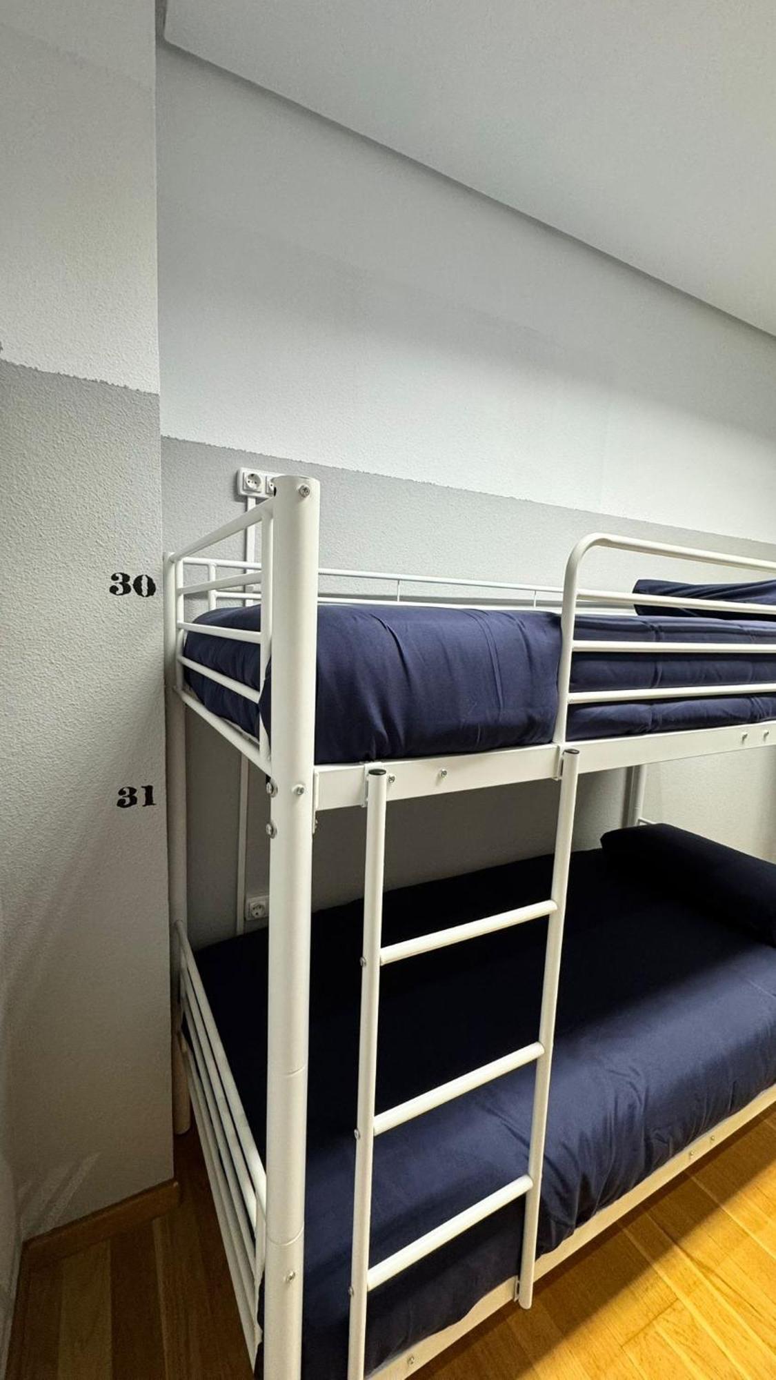 Hostel Puerta Del Angel - Madrid — Photos 2